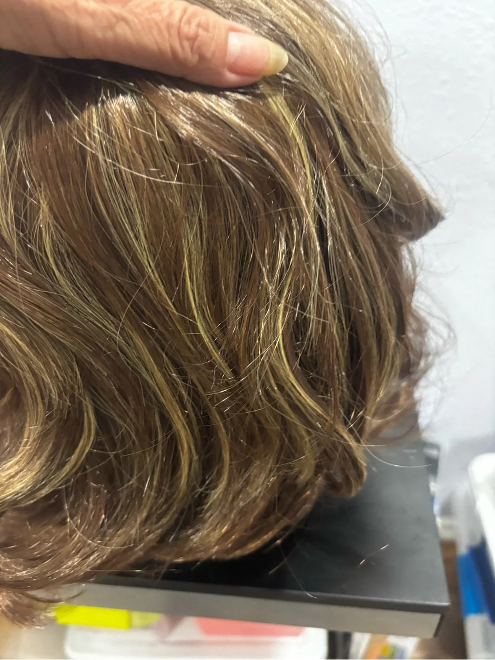 Stylish Short highlights Wig for Women - Natural Look